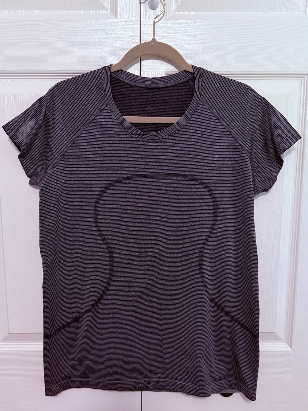 Lululemon Swiftly Tech 2.0 Short Sleeve Shirt Hip Length Black Stripe Sz14 VGUC
